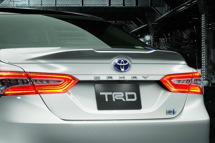 Логотип Toyota Camry Hybrid by TRD 2018 года  (JP) (фото 11 из 11)